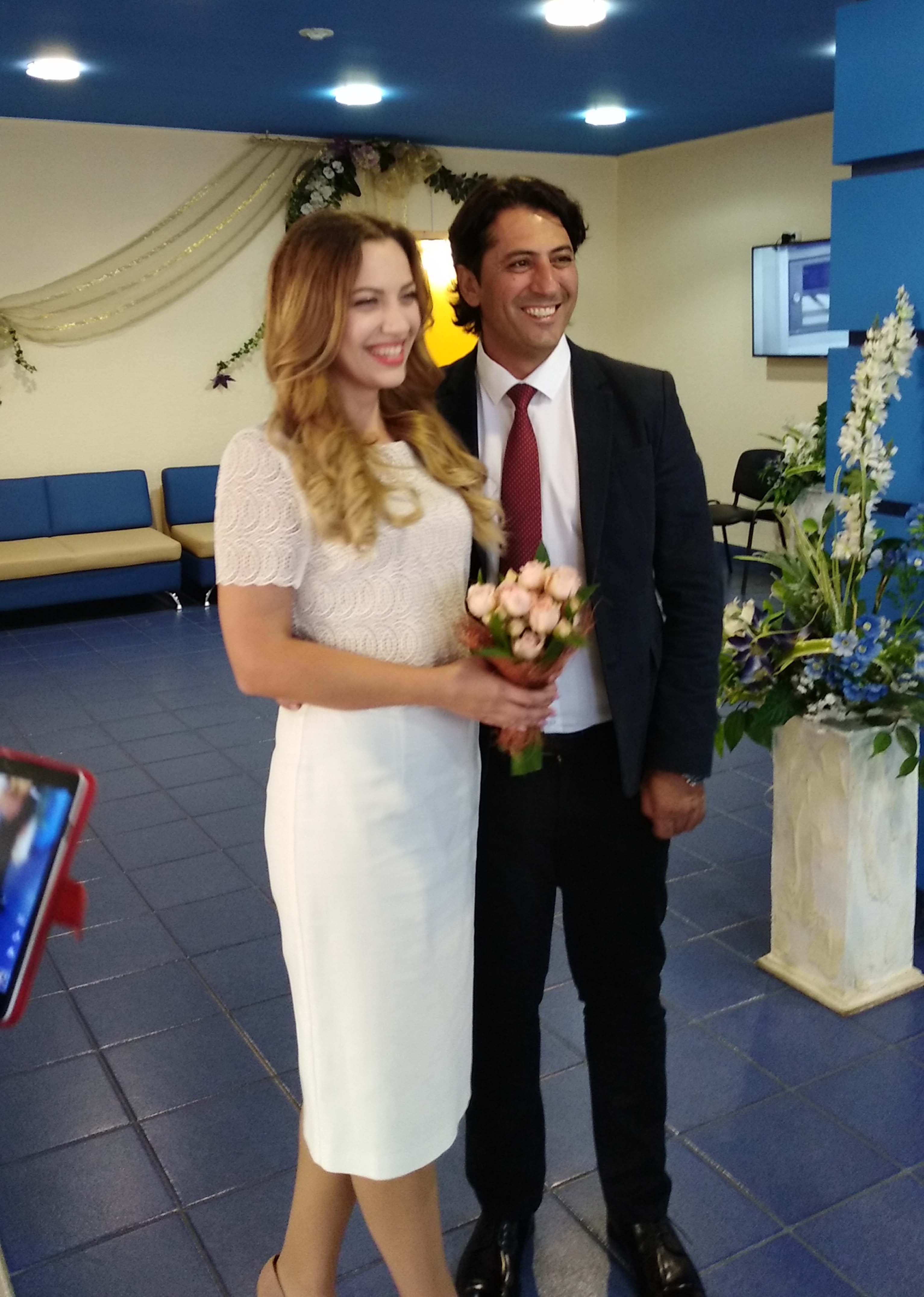 Happy newlyweds - Translation of weddings, celebrations, registrations